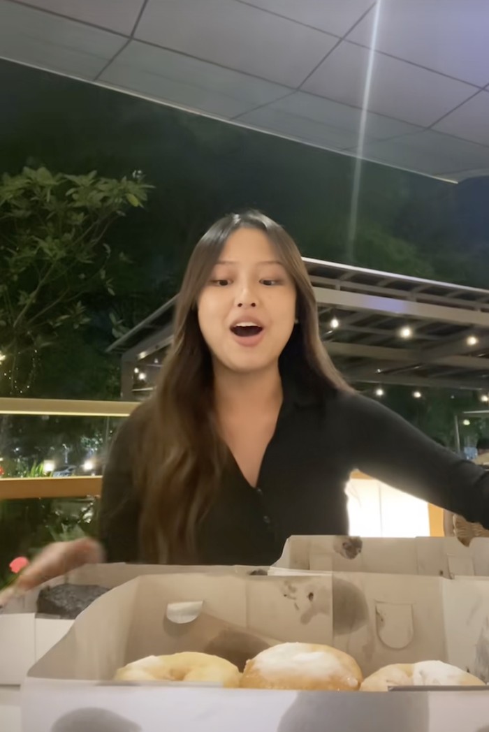 Anak Pinkan Mambo Review Donat Buatan Ibunya