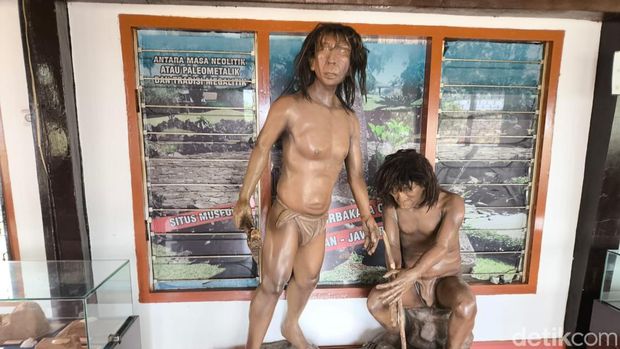 Benda-benda bersejarah peninggalan manusia purba di Taman Purbakala Cipari Kuningan