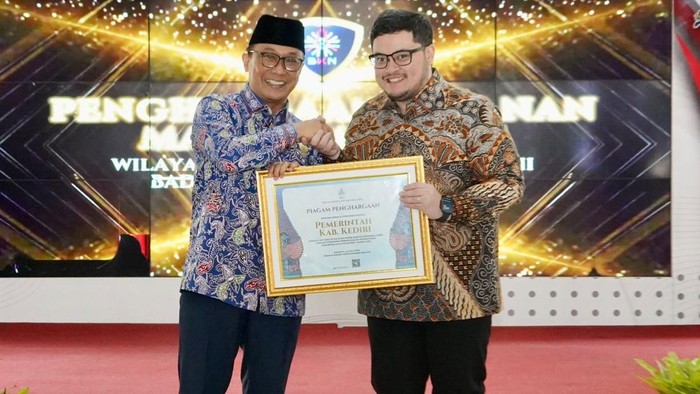 Bupati Hanindhito Himawan Pramana