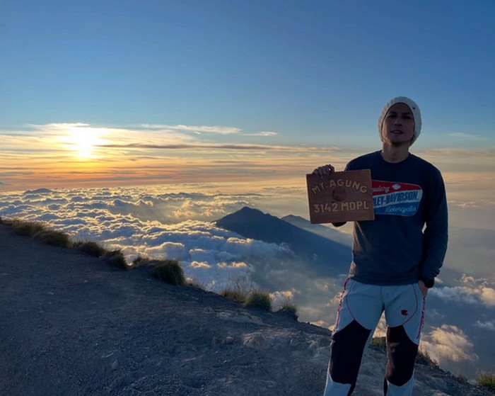 Chef Juna Tampil Keren Saat Masak hingga Belanja Ikan di Tokyo