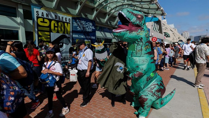 Costumed attendees pose for a picture during opening day of Comic-Con International in San Diego, California, U.S. July 24, 2025.   REUTERS/Mike Blake