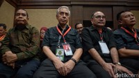 Sejumlah tokoh PDI Perjuangan tampak hadir dalam sidang vonis Sekjen PDIP Hasto Kristiyanto di Pengadilan Negeri Jakarta Pusat, Jumat (25/7/2025).