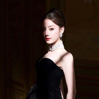 Potret Dilraba Dilmurat Jadi Model Brand Perhiasaan, Terpancar Aura Mahal Potret Dilraba Dilmurat Jadi Model Brand Perhiasaan, Terpancar Aura Mahal