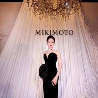 Dilraba Dilmurat kembali ditunjuk sebagai brand ambassador brand mewah. Beberapa waktu lalu ia resmi bergabung sebagai salah satu model dari Mikimoto, sebuah brand perhiasan mutiara asal Jepang. Foto: Weibo Dilraba Dilmurat