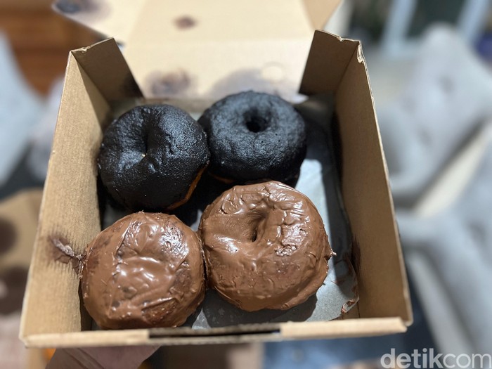 Donat Pinkan Mambo Donat Pinkan Mambo