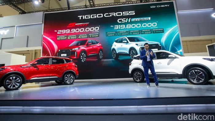Dua SUV Baru Chery Panaskan GIIAS 2025, Nggak Sampe Rp320 juta Chery Tiggo Cross CSH Hybrid dan Chery Tiggo Cross Sport 1.5T diperkenalkan di panggung Gaikindo Indonesia International Auto Show GIIAS 2025 di ICE BSD City, Tangerang, Rabu (23/7/2024).