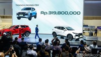 Sementara itu, Tiggo Cross CSH Hybrid mengusung teknologi hybrid canggih dengan penggerak mesin 1.5‑liter Atkinson dan motor listrik yang didukung transmisi Dedicated Hybrid Transmission (DHT150). OTR Jakarta untuk varian ini sebesar Rp 319,8 juta.