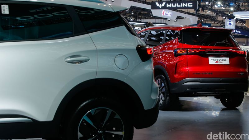 Chery Tiggo Cross CSH Hybrid dan Chery Tiggo Cross Sport 1.5T diperkenalkan di panggung Gaikindo Indonesia International Auto Show GIIAS 2025 di ICE BSD City, Tangerang, Rabu (23/7/2024).