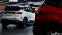 Dengan banderol di bawah Rp320 juta, Tiggo Cross Sport 1.5T dan Tiggo Cross CSH Hybrid masuk kategori entry-level crossover SUV di pasar Indonesia. Model ini diposisikan sebagai alternatif baru bagi konsumen yang menginginkan fitur modern dan efisiensi bahan bakar.