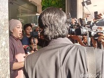 Edward Akbar dan Ibunda Kimberly Ryder Cekcok!