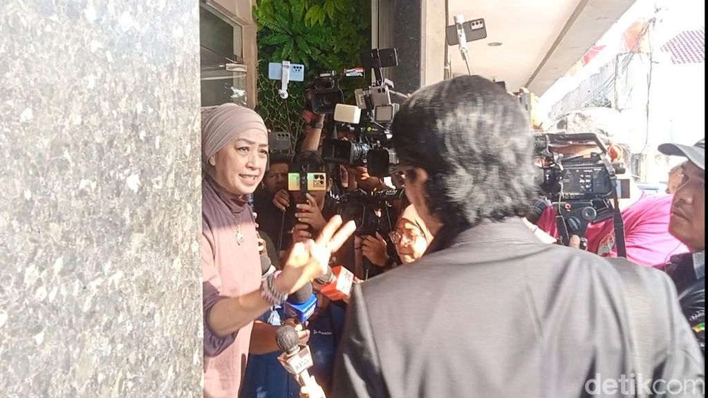 Momen Panas Adu Mulut Ibu Kimberly Ryder dengan Edward Akbar