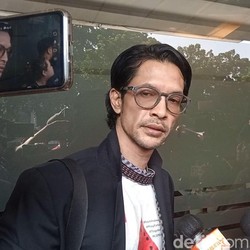 Kimberly Ryder Sayangkan Sikap Edward Akbar saat Temui Ibunya