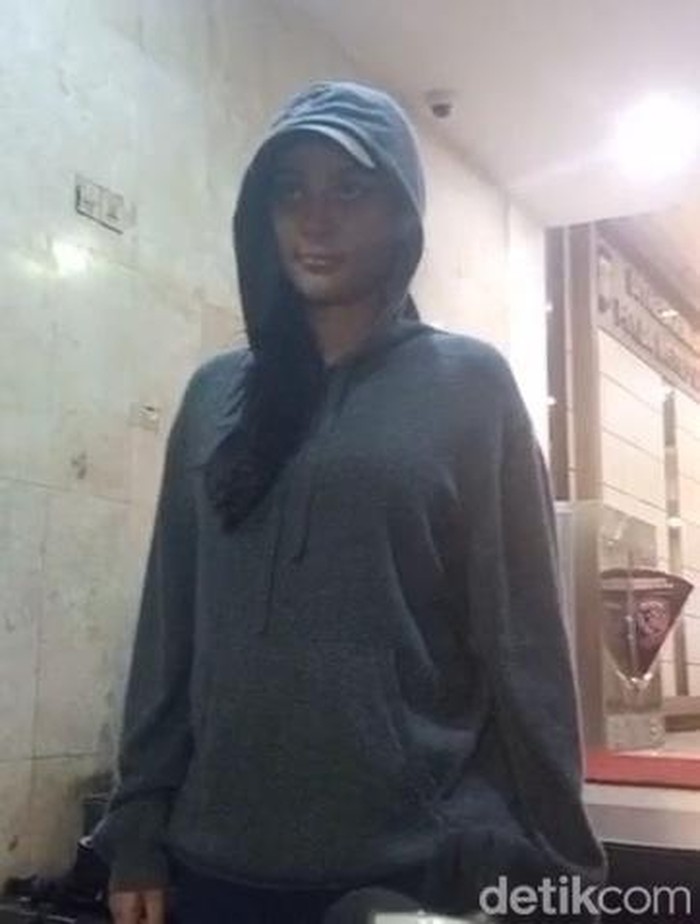 Erika Carlina Erika Carlina usai menjalani pemeriksaan di Polda Metro Jaya terkait laporannya soal DJ Panda, Kamis (24/7/2025) malam.