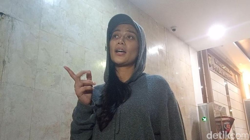 Erika Carlina Gak Berharap Dinikahi DJ Panda