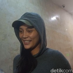 Erika Carlina dan Nathalie Holscher Saling Memaafkan