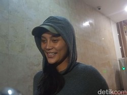 Erika Carlina dan Nathalie Holscher Saling Memaafkan
