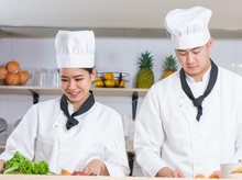 5 Fakta di Balik Topi Chef yang Ikonik, Desainnya Tak Sembarangan