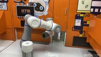 Tak kalah menarik ada milk tea khas Taiwan yang dibuat menggunakan robot berteknologi AI! Minumannya bisa dibeli dengan harga Rp 15.000 per cup. Foto: Detikcom / Atiqa Rana