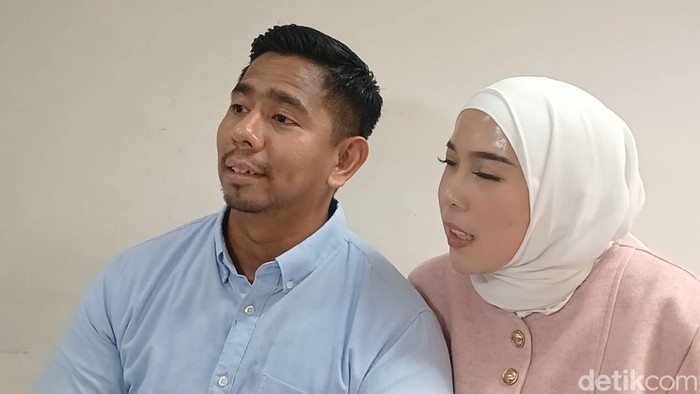 Fitri Tropica Irvan Hanafi dan Fitri Tropica ditemui di studio Brownis, Kamis (24/7/2025).
