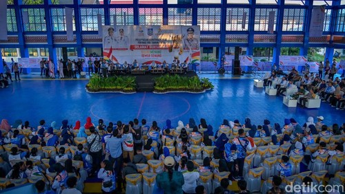 Sebanyak 2.962 kontingen NTB yang akan bertanding di Fornas ke VIII dilepas, Kamis (24/7/2025). (Ahmad Viqi/detikBali).