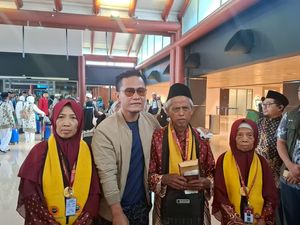 Video Gus Miftah Berangkatkan Umrah Guru Madin di Demak yang Viral