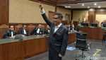 Hasto Kepalkan Tangan, Siap Hadapi Vonis Hakim