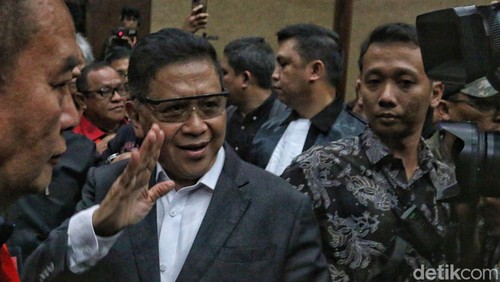 Hasto Kristiyanto tiba di Pengadilan Tindak Pidana Korupsi, Jakarta Pusat, Jumat (25/7/2025).