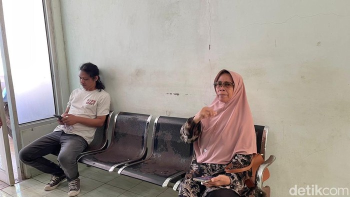 Ibu dari gitaris band Kalsel yang ditemukan tewas saat menunggu hasil autopsi.