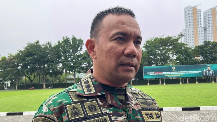 Kapendam I/BB Kolonel Inf Asrul Harahap saat memberikan keterangan di Kodam I/BB. (Finta Rahyuni/detikSumut)
