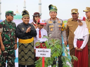 Kapolda Riau Minta Polres Jajaran Masifkan Gerakan Penanaman Pohon