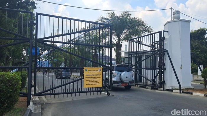 Kawasan Pusat Pemerintahan Provinsi Banten kini tutup pukul 20.00 WIB untuk mencegah aktivitas pacaran malam hari. (Arief/detikcom).