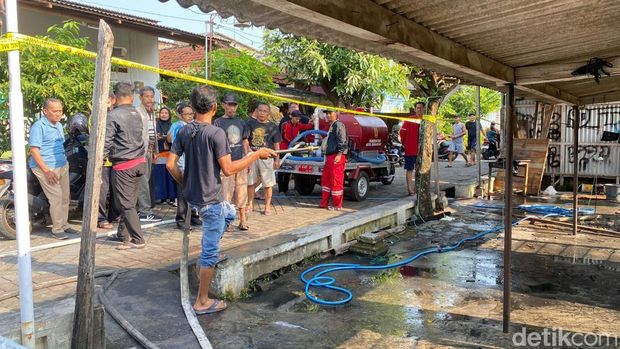 Kondisi rumah yang terbakar dan menewaskan lima orang satu keluarga di Semarang.