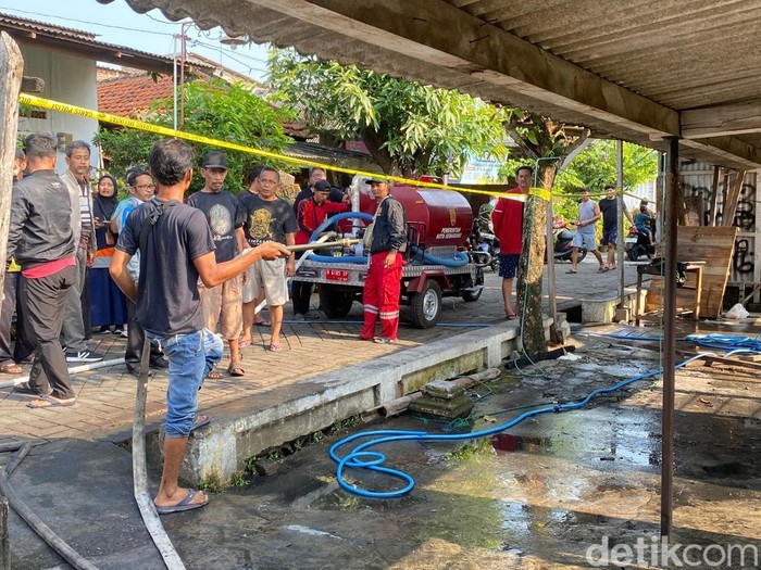 Kondisi rumah yang terbakar dan menewaskan lima orang satu keluarga di Semarang.