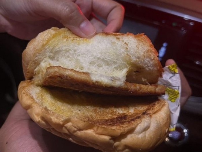 Kecewa! Pelanggan Beli 3 Buah Burger Kaki Lima Seharga Rp 166 Ribu