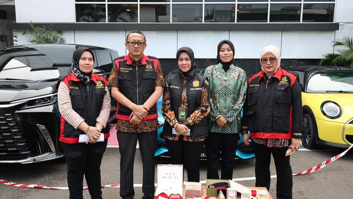 Kejati Bengkulu saat menyita aset dari tersangka kasus dugaan korupsi tambang.
