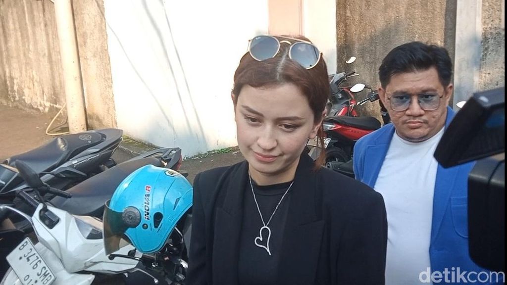 Penjelasan Kimberly Ryder Soal Ibunda Semprot Edward Akbar