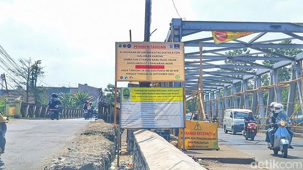 Kondisi Jembatan Dayeuhkolot, Kabupaten Bandung, Jumat (25/7/2025).