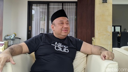 Wakil Ketua Komisi X DPR RI Lalu Hadrian Irfani menyoroti kematian peserta Fornas VIII asal Sleman, Yogyakarta, Kamis (24/7/2025). (Ahmad Viqi/detikBali).