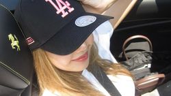 Lisa BLACKPINK Pose Bareng Ferrari