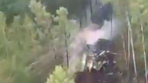 Video: Melihat Lokasi Jatuhnya Pesawat Angara Airlines di Rusia