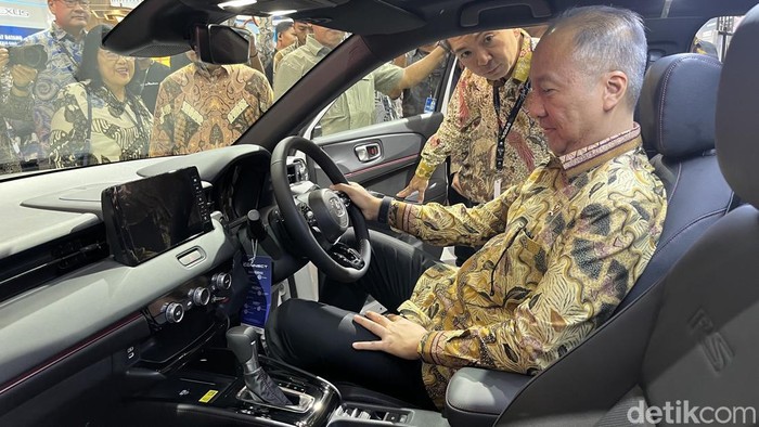 Menperin di booth Honda di GIIAS 2025.