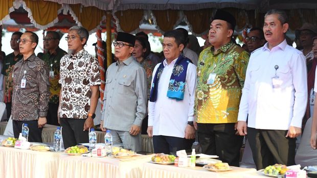 Menteri Desa dan Pembangunan Daerah Tertinggal, Yandri Susanto, meluncurkan Gerakan Menanam Anti Rugi (GEMAR) di Kabupaten Blora, Kamis (24/7/2025).