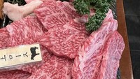 Pergi ke Jepang tidak afdol kalau belum cicip daging premium di sana. Arief dan Tipang mencoba daging wagyu premium dan fresh di daerah Dotonburi, Jepang. Foto: Instagram @tiarapangestika / @ariefmuhammad