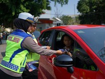 Saat Warga Taat Pajak Kendaraan Dapat Hadiah dari Polda Jateng