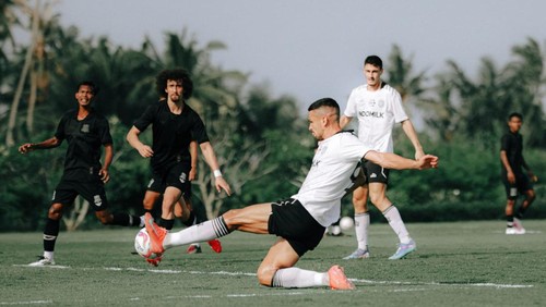 Pemain Bali United Boris Kopitovic saat laga uji coba melawan Deltras FC di Bali United Training Center, Gianyar, pada Kamis (24/7/2025). (Foto: Dok. Bali United)