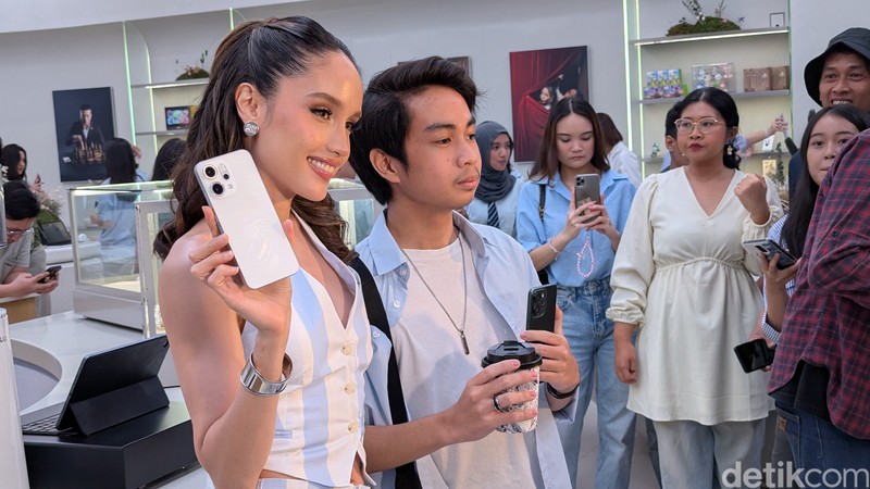 Penjualan perdana Oppo Reno 14 series di Indonesia