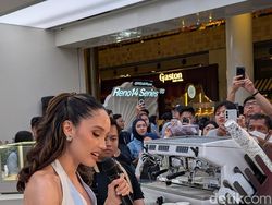 Serunya Unboxing Oppo Reno 14 Bareng Cinta Laura