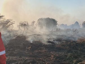 Perjuangan Srikandi Manggala Agni 10 Hari Padamkan Karhutla di Kampar