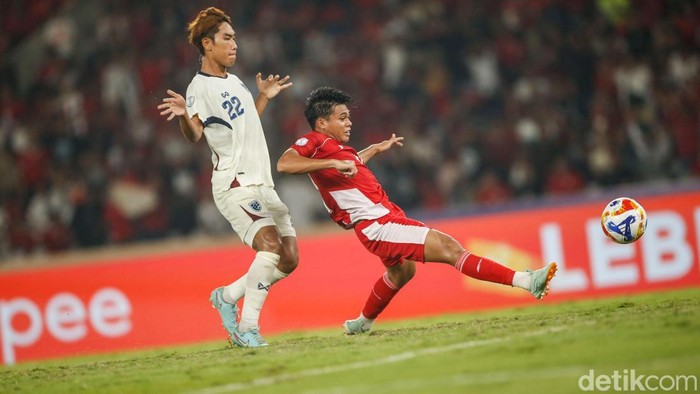 Selesai sudah babak pertama Semifinal Piala AFF U-23 2025 antara Indonesia vs Thailand. Skor sementara 0-0. Laga berlangsung di Stadion Utama Gelora Bung Karno, Jumat (25/7/2025) malam WIB.