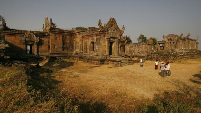CAMBODIA - FEBRUARY 05:  Preah Vihear, Contention Temple In Cambodia On February 05, 2008 - The Khmer temple, Preah Vihear, is located 525 meters high at the summit of the Dangkek mountains along the border between Cambodia and Thailand - It was built in the 11th and 12th centuries by the Khmer kings Suryavarman I and Suryavarman II and is dedicated to the god Shiva - It became a UNESCO world heritage site July 7, 2008 - It was occupied by Thailand from 1949 to 1952 but in 1962, the International Court of Justice in The Hague decided the temple belonged to Cambodia - Since that time, both Cambodia and Thailand have claimed the region in which the temple is located - Gopura 2.  (Photo by Patrick AVENTURIER/Gamma-Rapho via Getty Images)